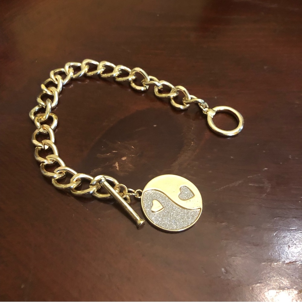 Link Bracelet with Yin Yang Charm 7" Toggle Closure Women's Gold Tone - Picture 6 of 8